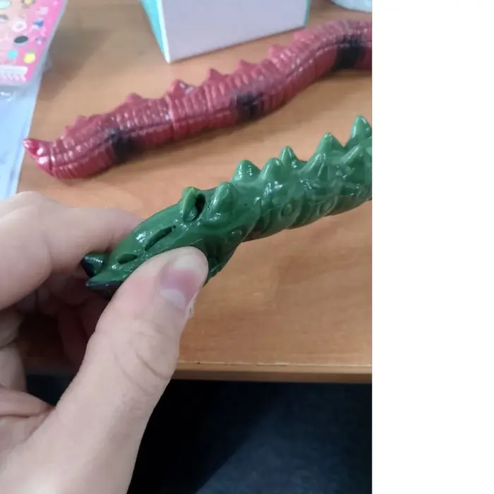 Уценка. Тягучка гумова (коричнева+зелена) Не качественная проклейка