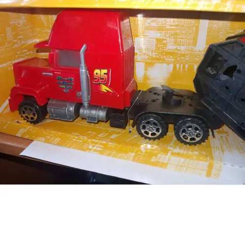 Уценка. Набір машинок Cars 6 машин в наборі, інерційний механізм, в коробці Отбит прицеп