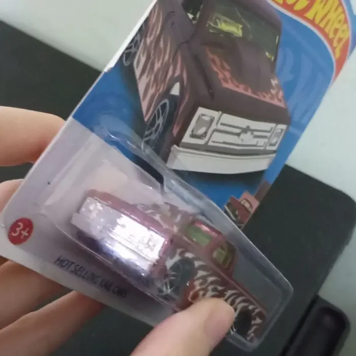 Уцінка. Машинка "Hot Wheel" (довжина 7.5 см, металопластикова, на листі) МІКС ВИДІВ - Лопнут блістер упаковки