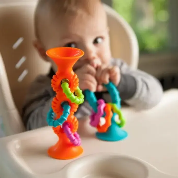 Прорезыватель-погремушка на присосках Fat Brain Toys pipSquigz Loops, оранжевый