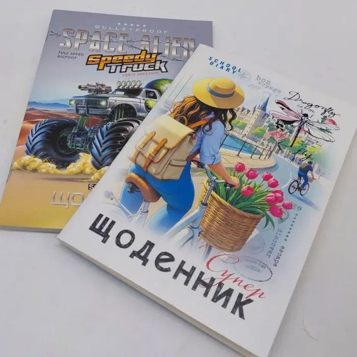 Дневник А5 "SPACE ALIEN", 40Л СКОБА/ ВД-ЛАК, МЯГКАЯ обложка (1+1)