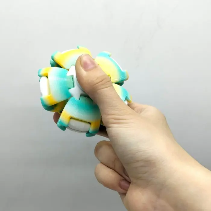 Спиннер-шар 3D 6см цветной