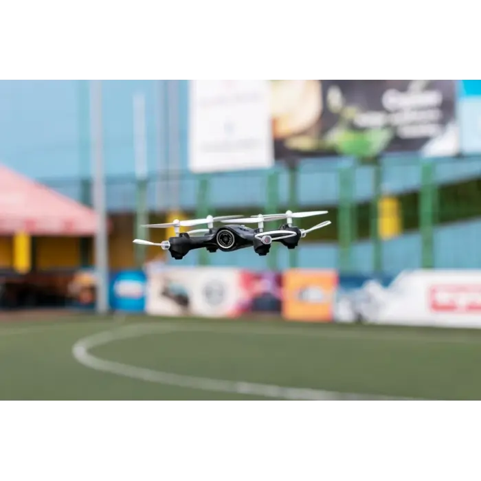Квадрокоптер з радіокеруванням та FPV-камерою