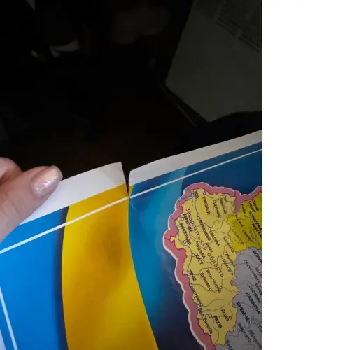 Уцінка. Мапа України адміністративна Трішки порвана